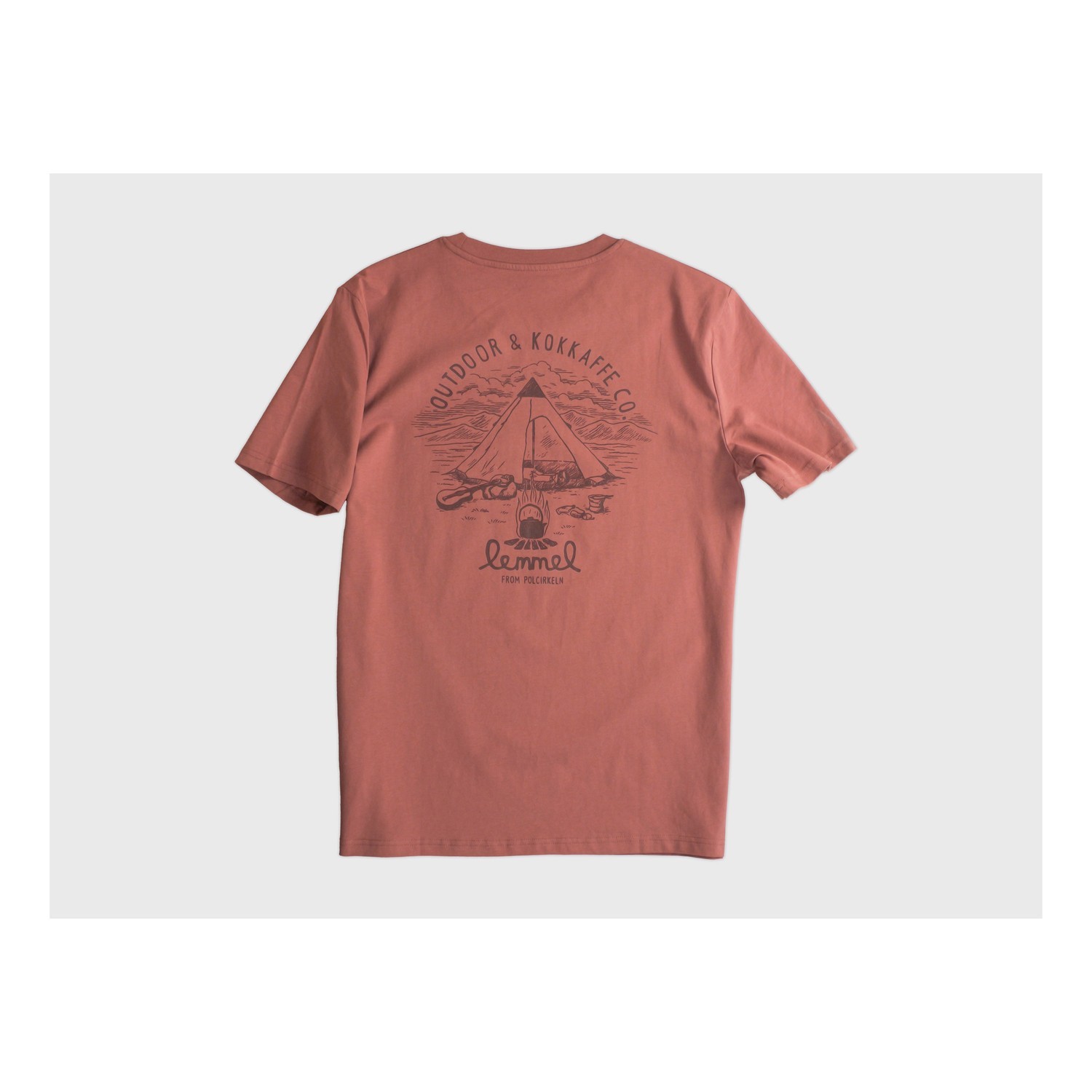 Lemmel T-shirt Camp Guten - Heritage Brown/red with backprint i gruppen Kläder & Skor / Kläder / T-shirts hos Fishline (3010112-5534r)