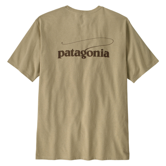 Patagonia M\'s Casting Logo Responsibili-Tee PUM i gruppen Kläder & Skor / Kläder / T-shirts hos Fishline (37811-PUM-Lr)