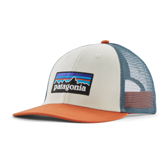 Patagonia P-6 Logo LoPro Trucker Hat White w/Redtail Rust i gruppen Kläder & Skor / Kepsar & Huvudbonader / Kepsar / Truckerkepsar hos Fishline (38283-WHRL-ALL)