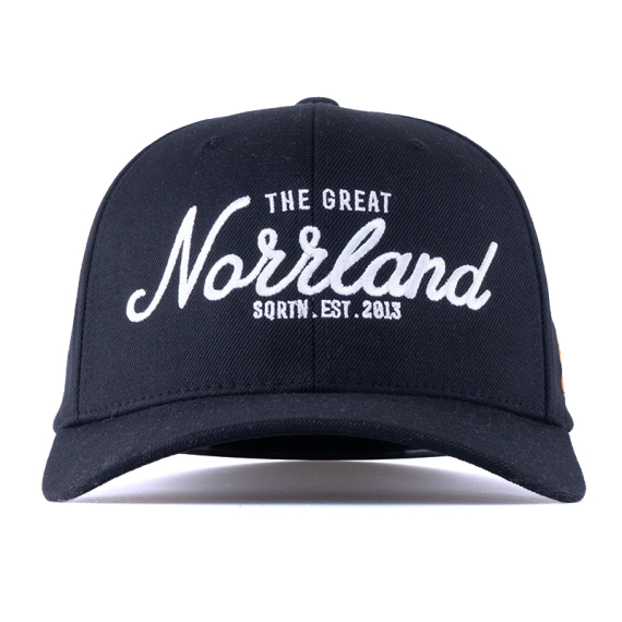 SQRTN Great Norrland 120 Cap Black i gruppen Kläder & Skor / Kepsar & Huvudbonader / Kepsar / Dad Caps hos Fishline (CAP-075-OSFA)