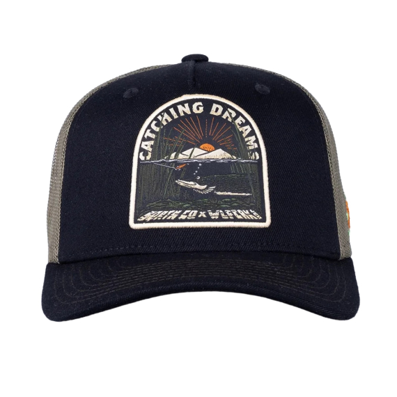 SQRTN X Wolfcreek Lures Dreams Trucker Cap i gruppen Kläder & Skor / Kepsar & Huvudbonader / Kepsar hos Fishline (SQWC-007-OSFA)
