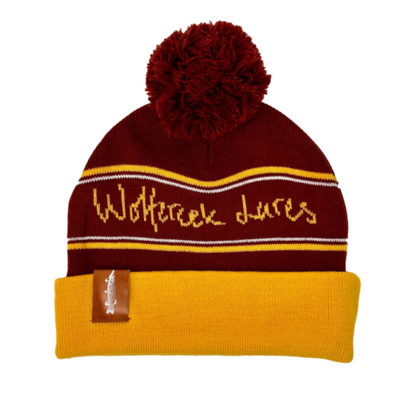 Wolfcreek Classic Logo Pom Pom Beanie - Burgundy/Mustard i gruppen Kläder & Skor / Kepsar & Huvudbonader / Mössor hos Fishline (WCL-05-POMPOM-01-BRG-MUST)